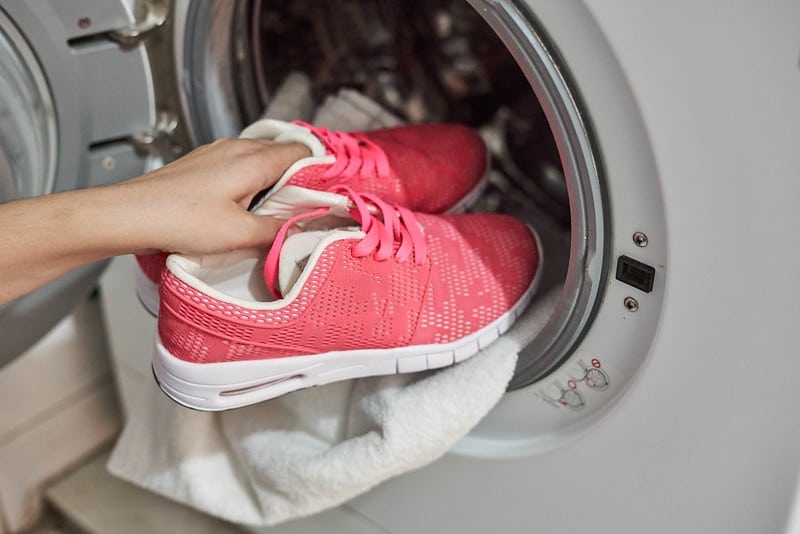 Cómo lavar unas zapatillas en la lavadora